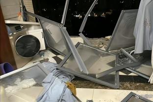 Báo ảnh: Gió lớn ở Munich, cửa chớp che khuất huấn luyện của Bái Nhân bị thổi vỡ tung